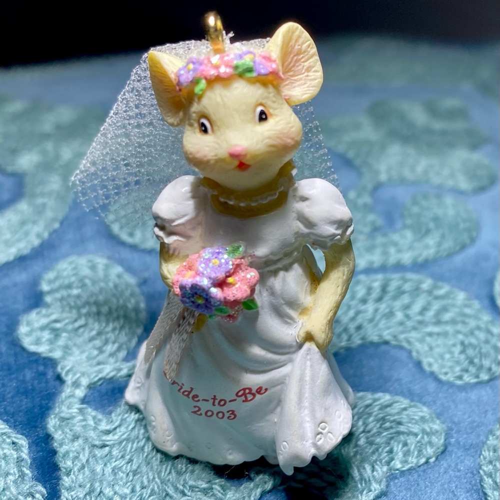 Heirloom bride to be a mouse